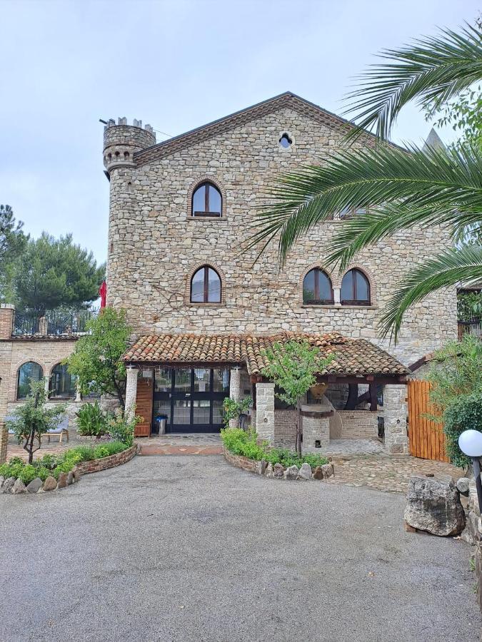 Roccavivara Hotel Lo Smeraldo מראה חיצוני תמונה
